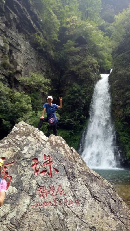 海岸岩崖的第一张照片--广东蓝颜知己交友网
