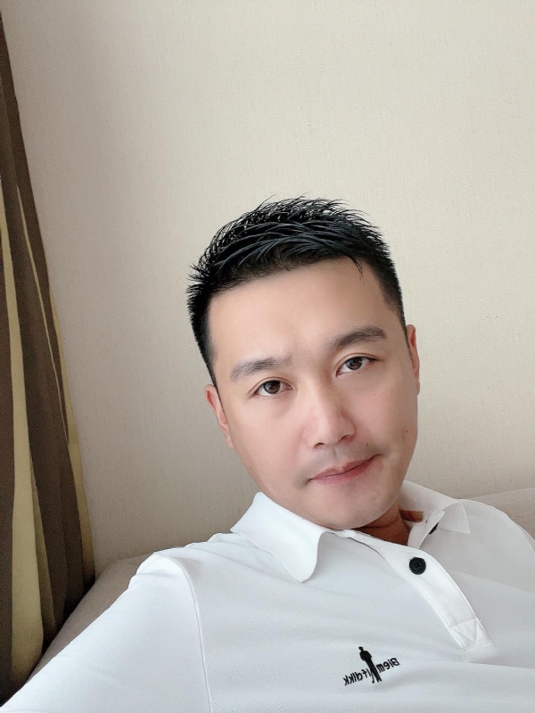 笑望人非的第一张照片--广东蓝颜知己交友网